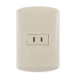 TOMA TIPO AMERIC SENCIL 15 AMP - 125 V CERT. BEIGE "KOBM-7111"